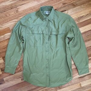 Duluth lightweight cooling work shirt in green.
